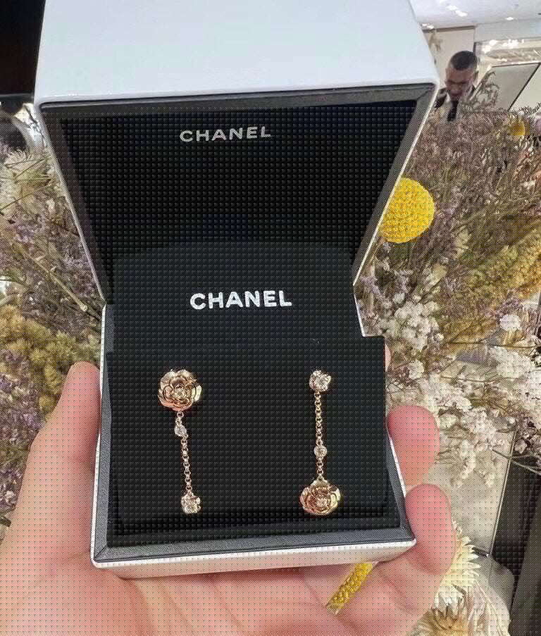 18K  Chanel Camellia Earrings