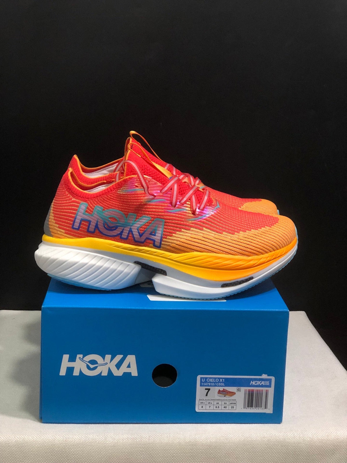 HOKA ONE ONE CIELO X1
